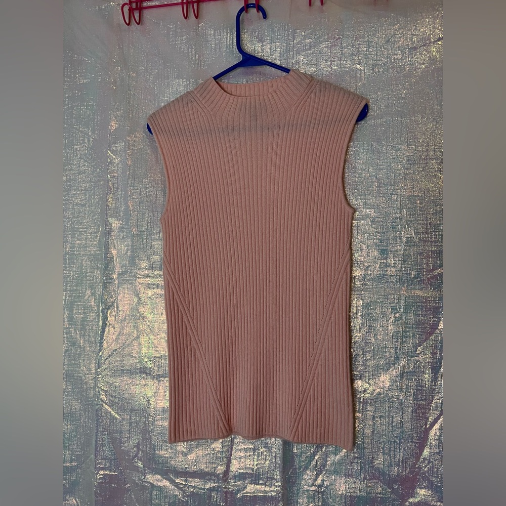 St. John Cashmere Sleeveless Mock Neck Top. Size P.